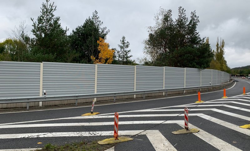 Hliníková protihluková stěna D5, Loděnice
